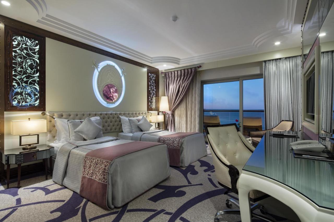 Merit Royal Premium Hotel Casino & Spa 凯里尼亚 外观 照片