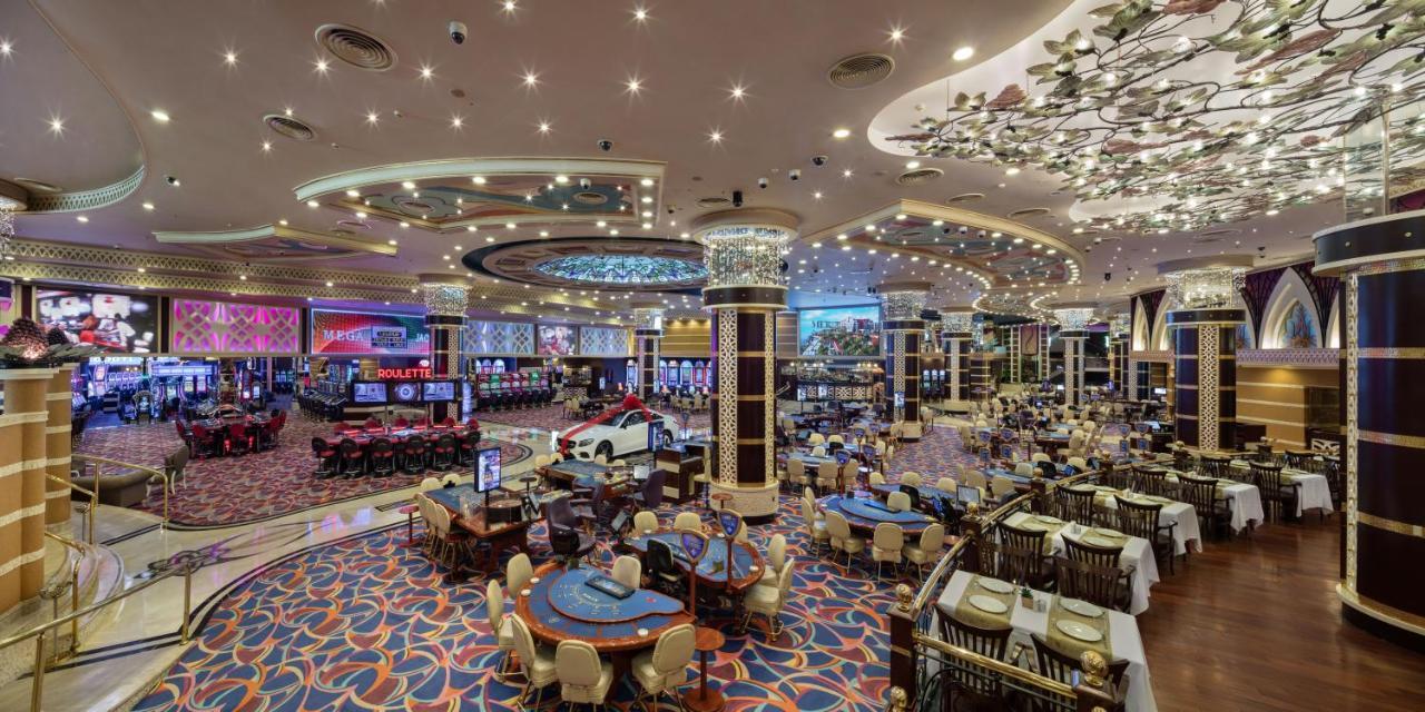 Merit Royal Premium Hotel Casino & Spa 凯里尼亚 外观 照片